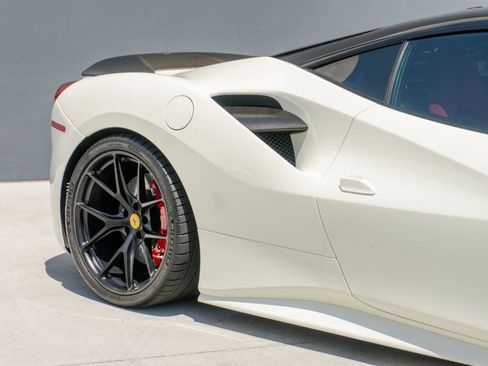 Used 2018 Ferrari 488 GTB RWD image 32