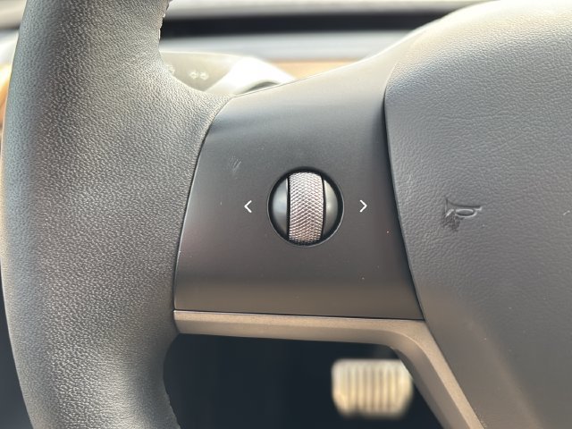Used 2023 Tesla Model Y Long Range AWD/4WD image 18