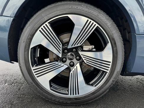 Used 2021 Audi e-tron Prestige w/ Prestige Package image 18