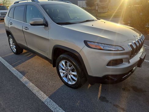Used 2014 Jeep Cherokee Limited AWD/4WD image 2