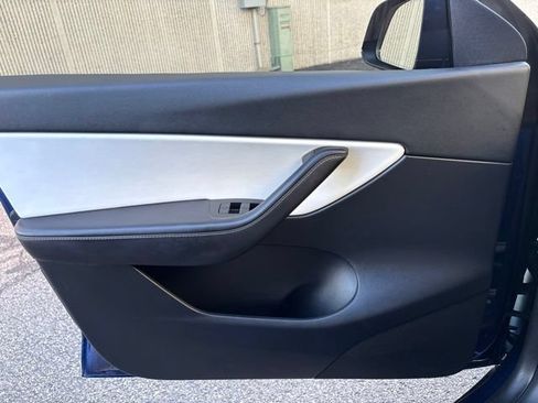 Used 2021 Tesla Model Y Long Range AWD/4WD image 21