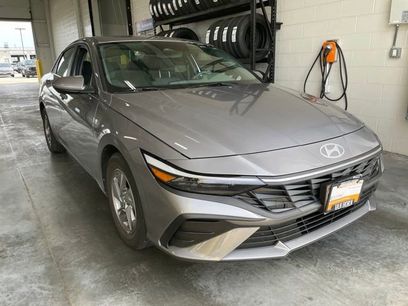 Used 2025 Hyundai Elantra SE