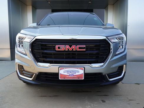 Used 2024 GMC Terrain SLE AWD/4WD image 3