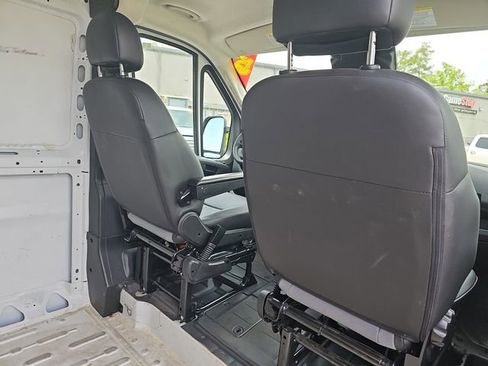 Used 2025 RAM ProMaster 2500 w/ Convenience Group FWD image 13