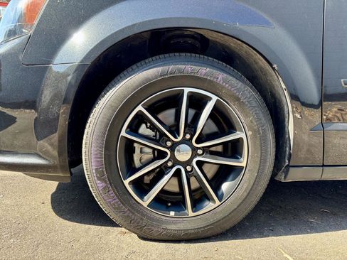 Used 2017 Dodge Grand Caravan GT FWD image 14