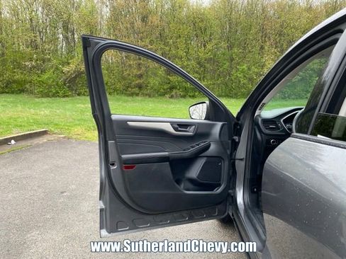 Used 2022 Ford Escape SE image 13