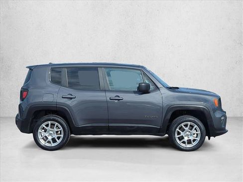 Used 2023 Jeep Renegade Latitude AWD/4WD image 4