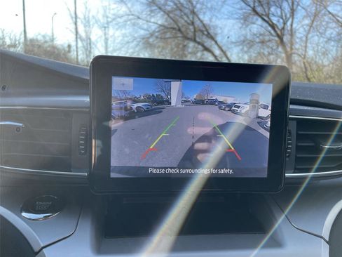 Used 2022 Ford Explorer XLT w/ Equipment Group 202A image 18