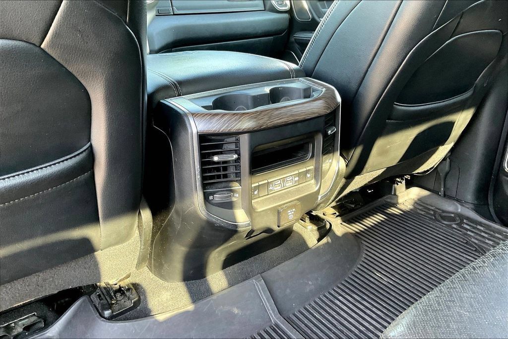 Used 2019 RAM 1500 Laramie AWD/4WD image 10