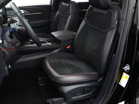 Used 2025 Ford Explorer ST AWD/4WD image 2