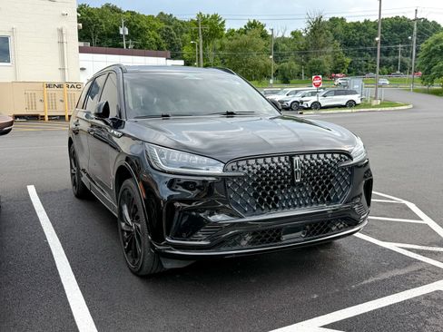 Certified 2025 Lincoln Aviator Reserve w/ Jet Appearance Package AWD/4WD image 1