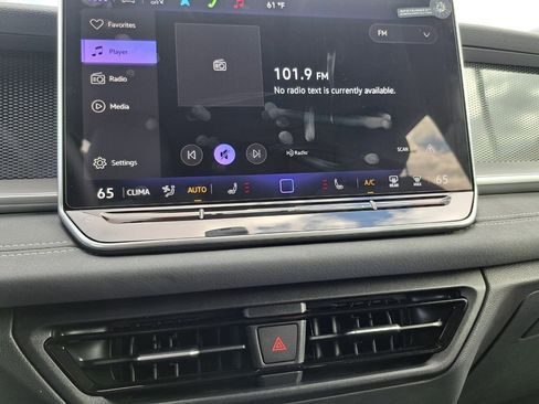 New 2025 Volkswagen Tiguan SE image 10