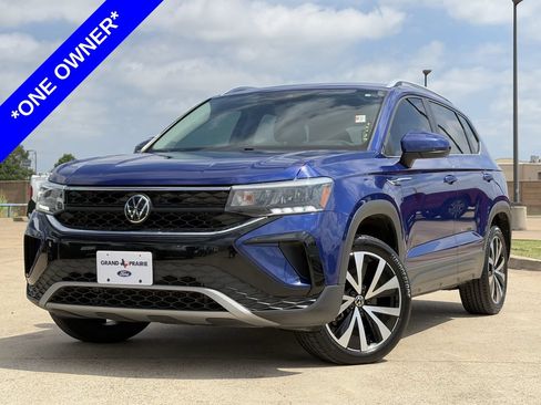 Used 2023 Volkswagen Taos SE FWD image 2
