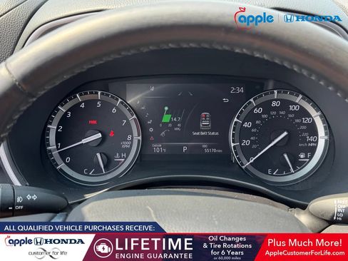 Used 2021 Toyota Highlander XLE AWD/4WD image 11
