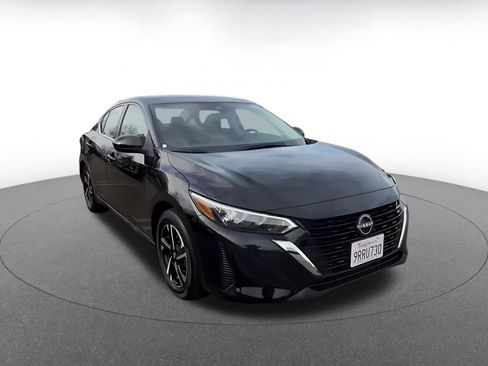 Used 2025 Nissan Sentra SV image 3
