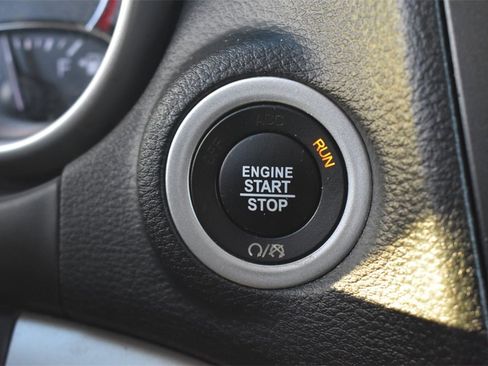 Used 2020 Dodge Journey SE w/ SE Popular Equipment Group image 28