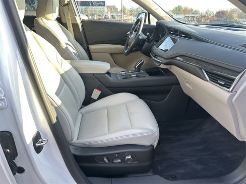 Used 2023 Cadillac XT4 Premium Luxury image 13