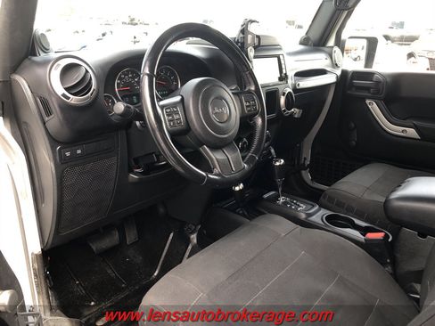 Used 2012 Jeep Wrangler Rubicon w/ Connectivity Group AWD/4WD image 10