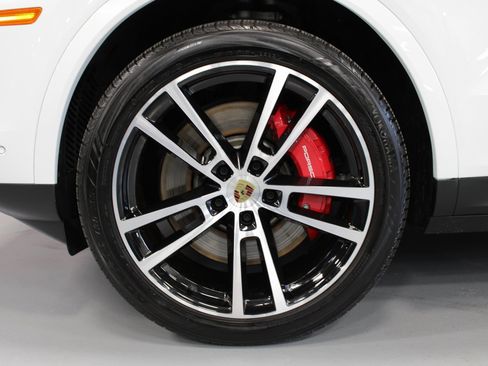 Certified 2024 Porsche Cayenne S image 11