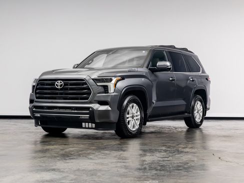 Used 2026 Toyota Sequoia SR5 w/ SR5 Premium Package AWD/4WD image 7