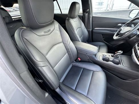 Used 2025 Cadillac XT4 Premium Luxury image 29