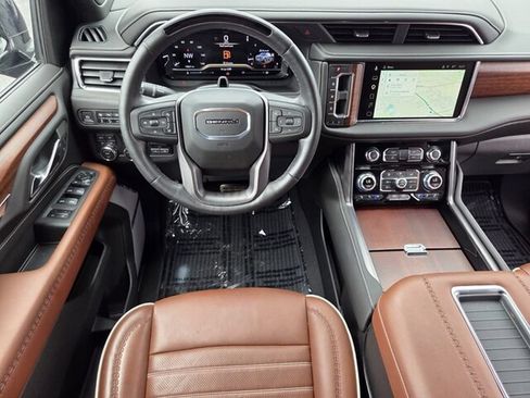 Used 2023 GMC Yukon Denali Ultimate AWD/4WD image 17