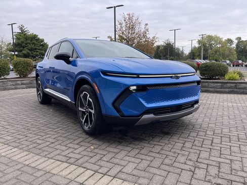 Used 2024 Chevrolet Equinox EV LT w/ LPO, Blackout Package image 7
