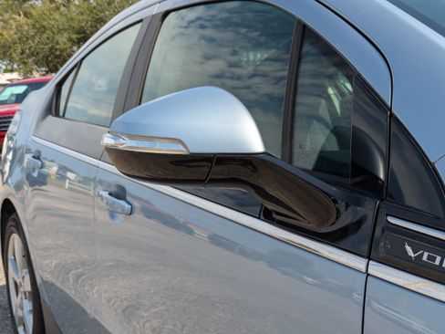 Used 2014 Chevrolet Volt FWD image 12