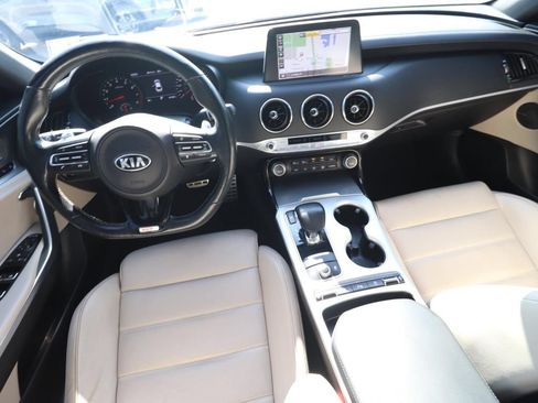 Used 2018 Kia Stinger GT2 AWD/4WD image 9