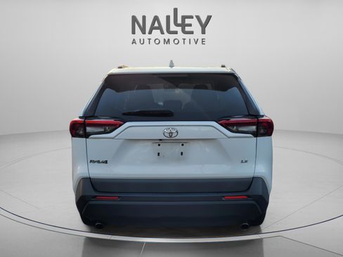 Used 2019 Toyota RAV4 LE image 9