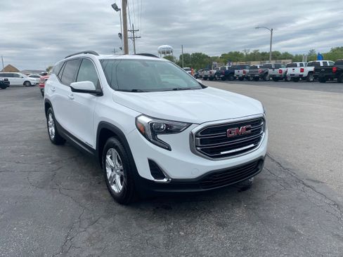 Used 2018 GMC Terrain SLE w/ Driver Convenience Package FWD image 3