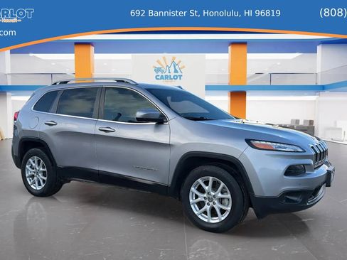 Used 2018 Jeep Cherokee Latitude Plus w/ Comfort/Convenience Group AWD/4WD image 10