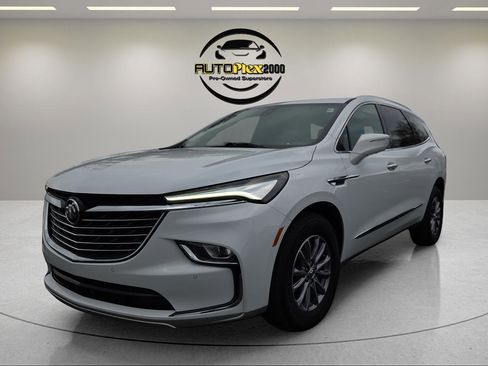 Used 2024 Buick Enclave Premium image 3