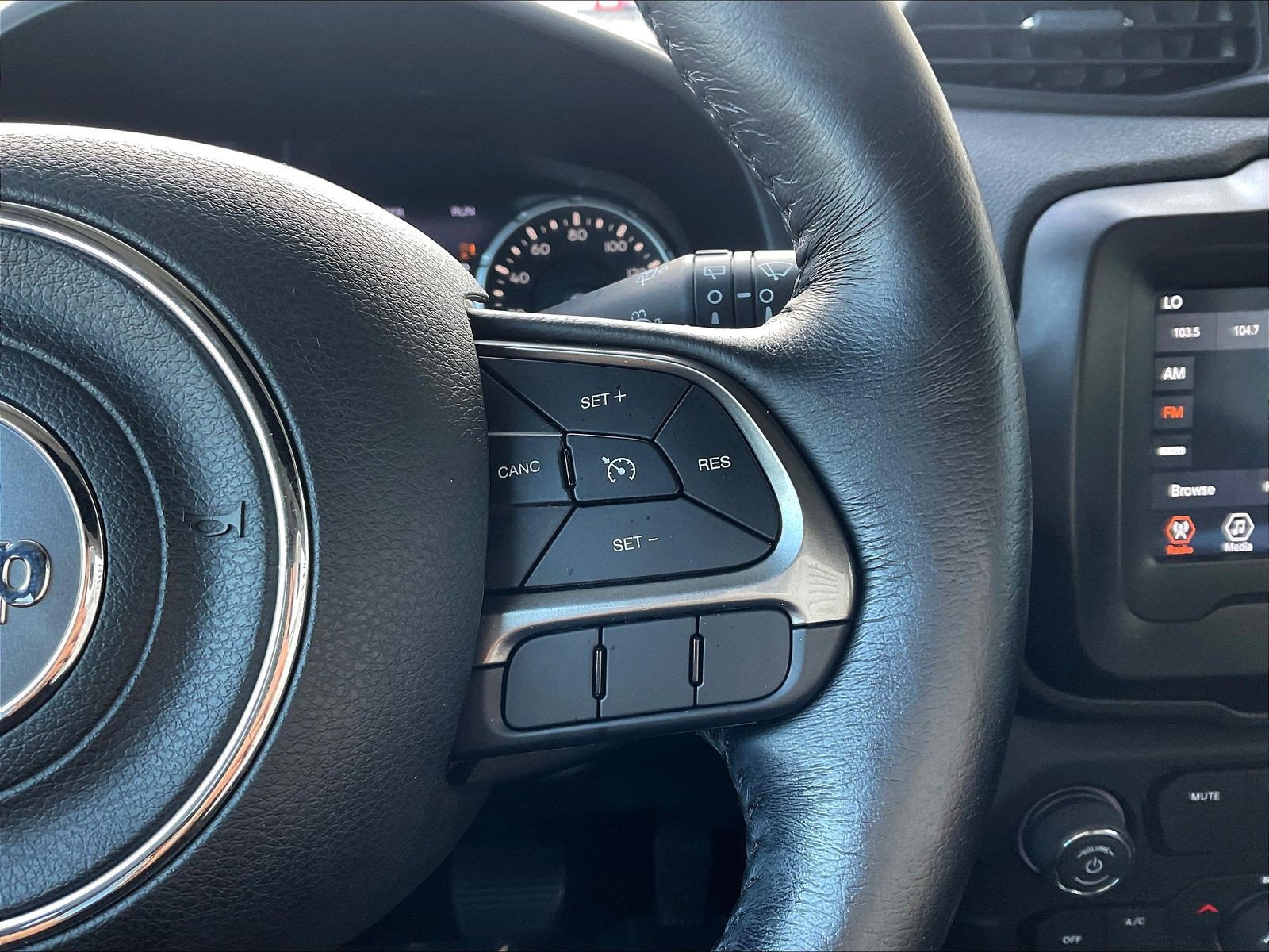 Used 2018 Jeep Renegade Limited FWD image 12