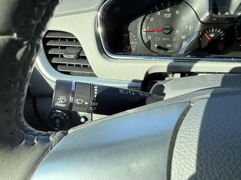 Used 2017 Chevrolet Traverse LT image 31