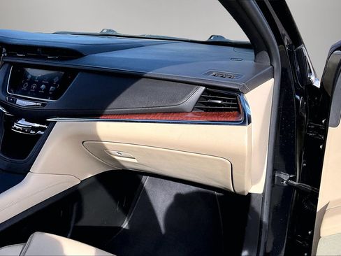 Used 2017 Cadillac XT5 Luxury w/ Driver Awareness Package image 26