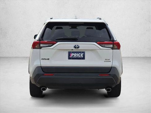 Used 2021 Toyota RAV4 XLE AWD/4WD image 6