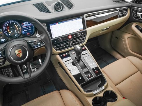 Certified 2025 Porsche Macan image 19