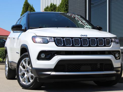 Used 2025 Jeep Compass Limited AWD/4WD image 8