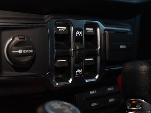 Used 2018 Jeep Wrangler Unlimited Sport S image 16