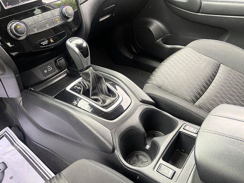 Used 2019 Nissan Rogue S w/ Special Edition Package FWD image 15