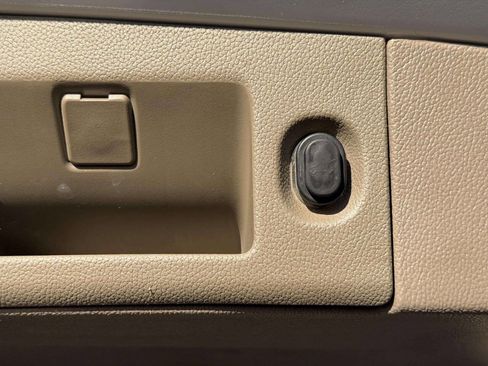 Used 2019 GMC Yukon XL SLT w/ Open Road Package AWD/4WD image 11