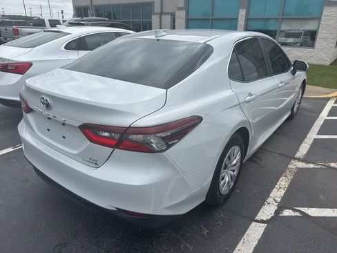 Used 2022 Toyota Camry LE FWD image 4