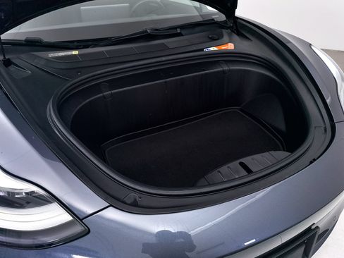 Used 2018 Tesla Model 3 Long Range RWD image 8
