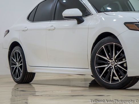 Used 2021 Toyota Camry SE FWD image 4