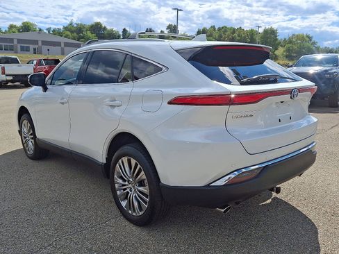 Used 2023 Toyota Venza image 4