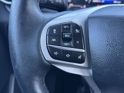 Used 2023 Ford Explorer XLT w/ Equipment Group 202A image 18