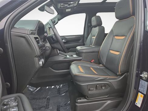 Used 2022 GMC Yukon XL AT4 w/ Technology Package AWD/4WD image 16