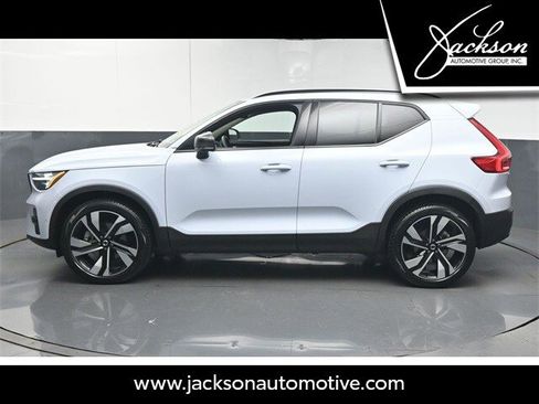 Used 2025 Volvo XC40 B5 Plus w/ Protection Package Premier image 5
