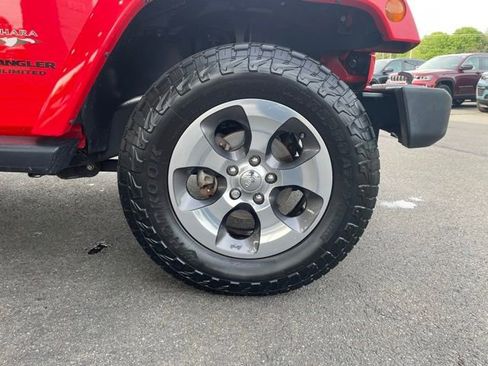 Used 2017 Jeep Wrangler Unlimited Sahara w/ Connectivity Group AWD/4WD image 26